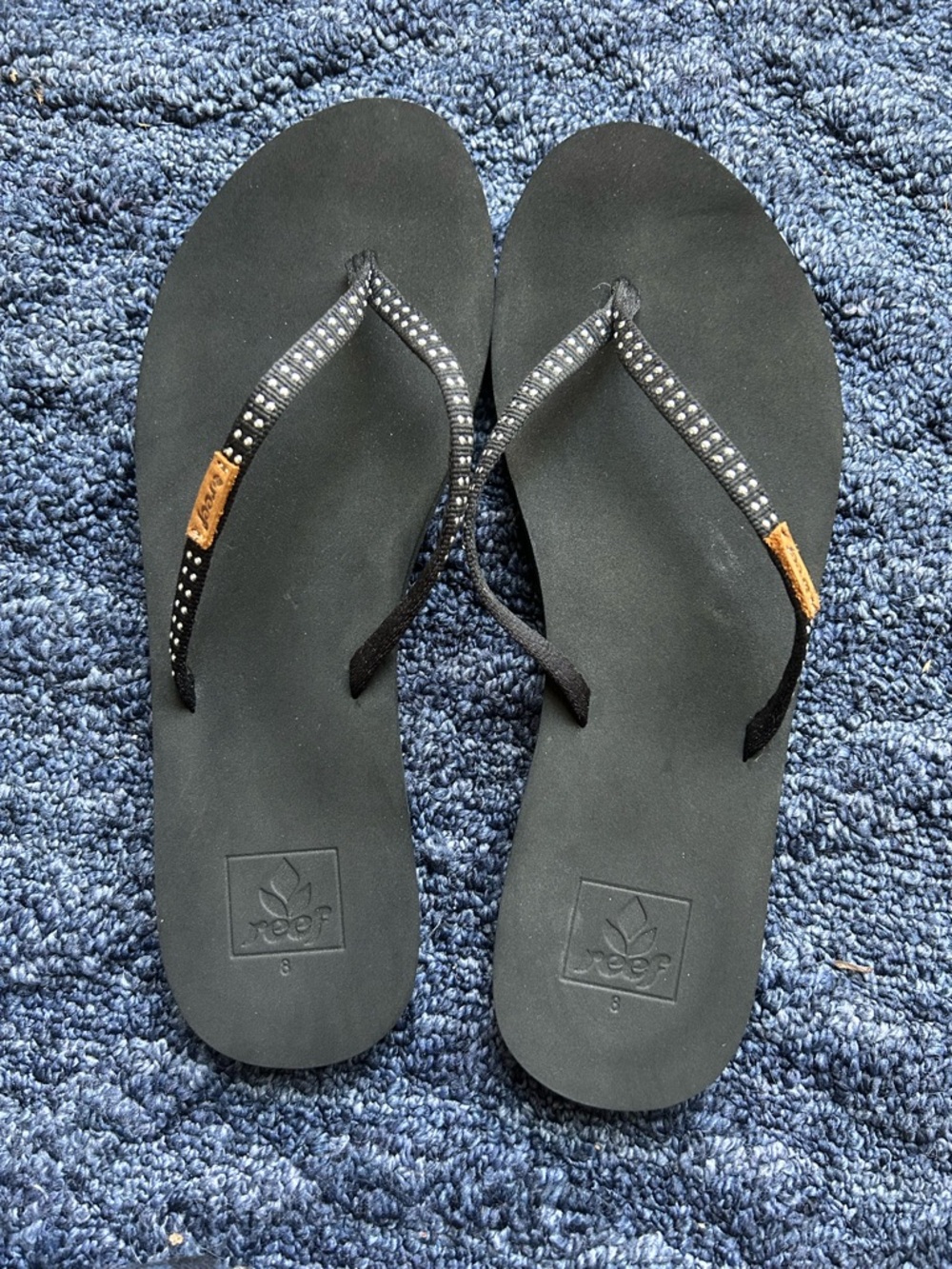 Reef Black Embellished Flip Flops. Size 8 - Picture 2 of 3